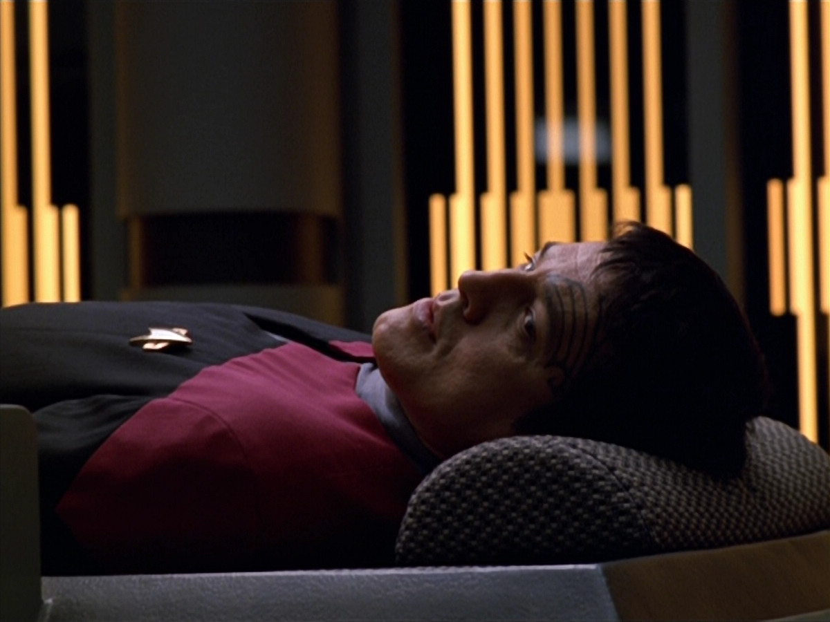 extant_StarTrek_VOY_5x19-TheFight_03237.jpg