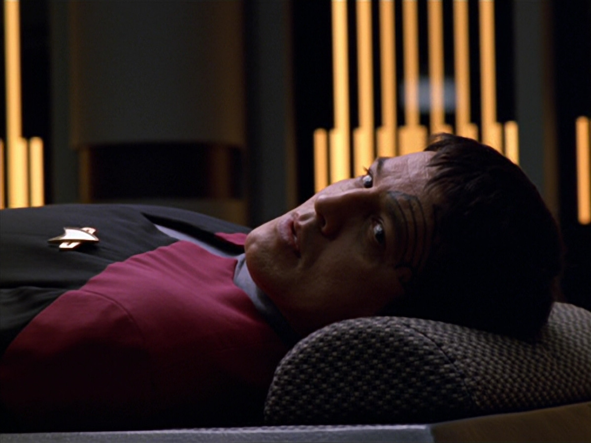 extant_StarTrek_VOY_5x19-TheFight_03241.jpg