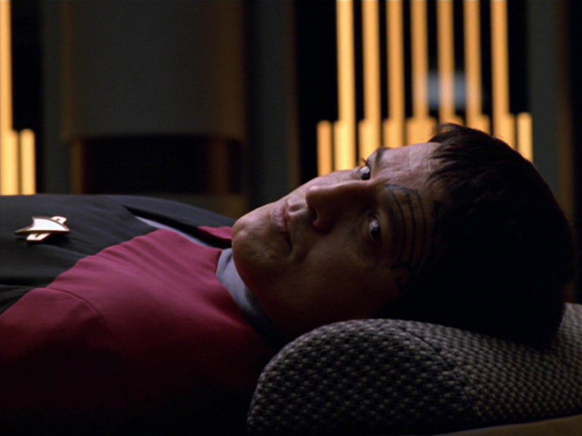 extant_StarTrek_VOY_5x19-TheFight_03243.jpg