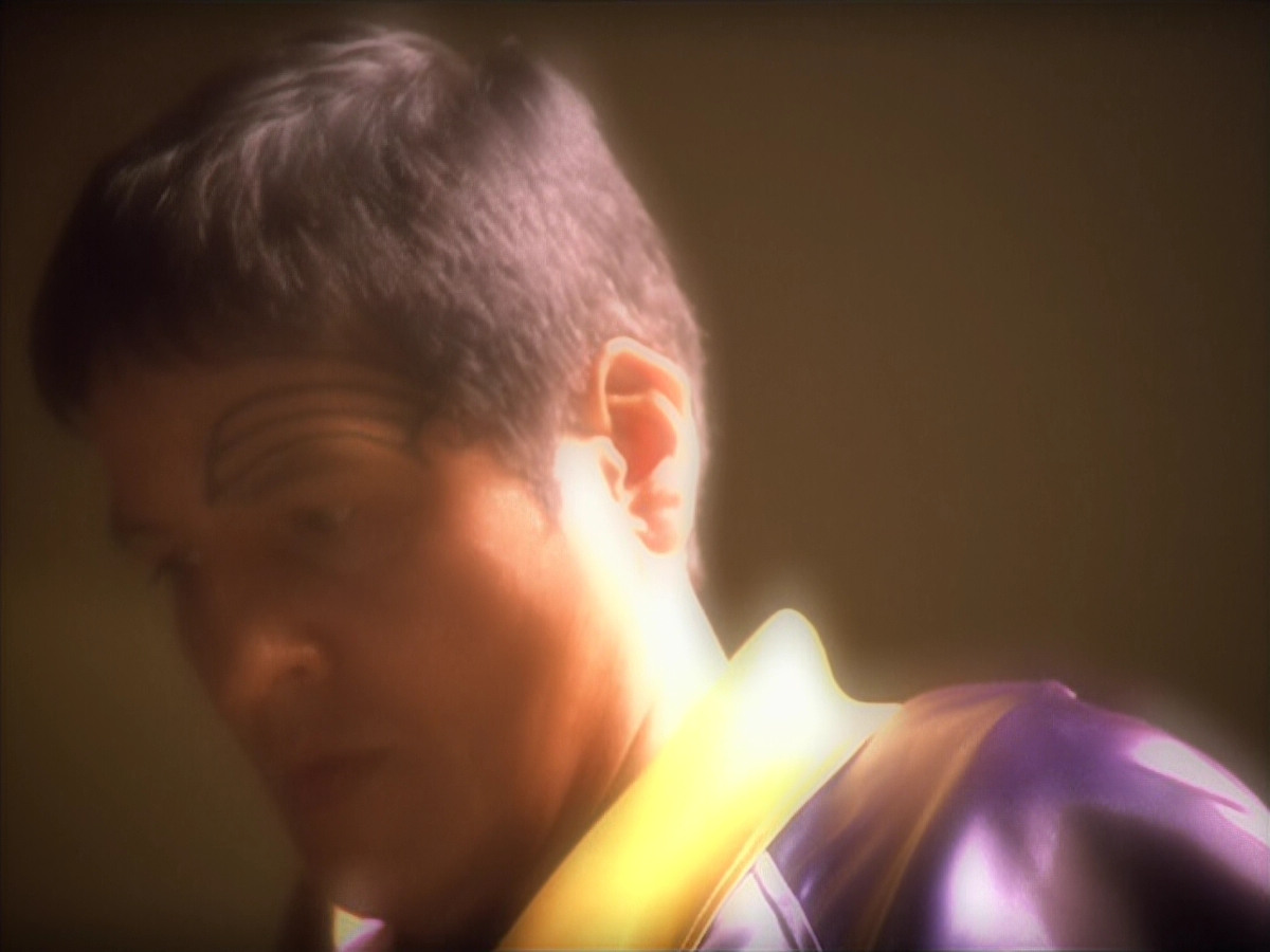 extant_StarTrek_VOY_5x19-TheFight_03263.jpg