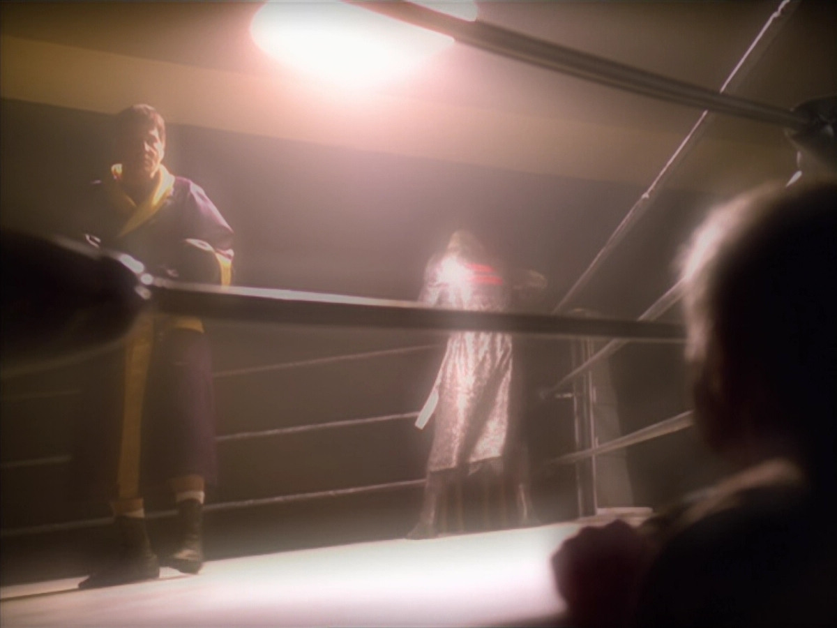 extant_StarTrek_VOY_5x19-TheFight_03265.jpg