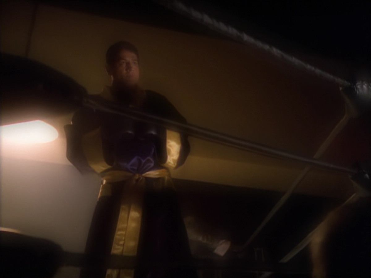 extant_StarTrek_VOY_5x19-TheFight_03271.jpg