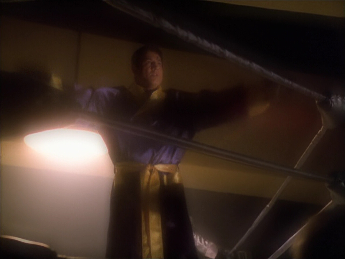 extant_StarTrek_VOY_5x19-TheFight_03272.jpg