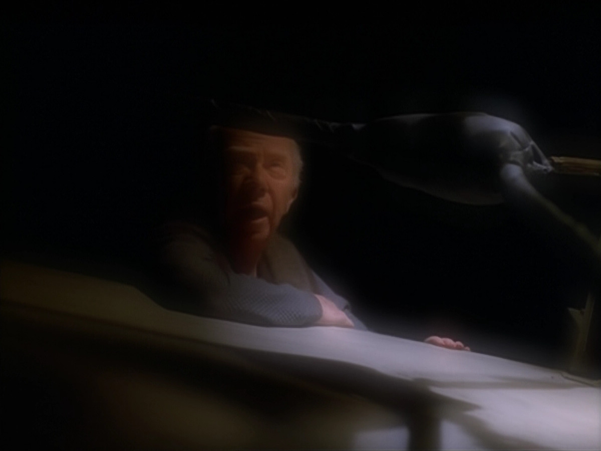 extant_StarTrek_VOY_5x19-TheFight_03275.jpg