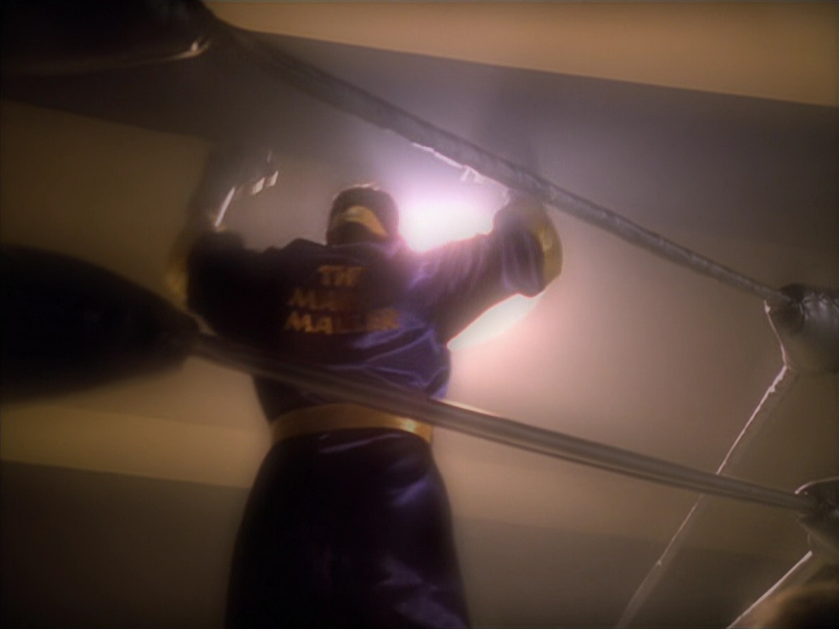 extant_StarTrek_VOY_5x19-TheFight_03279.jpg