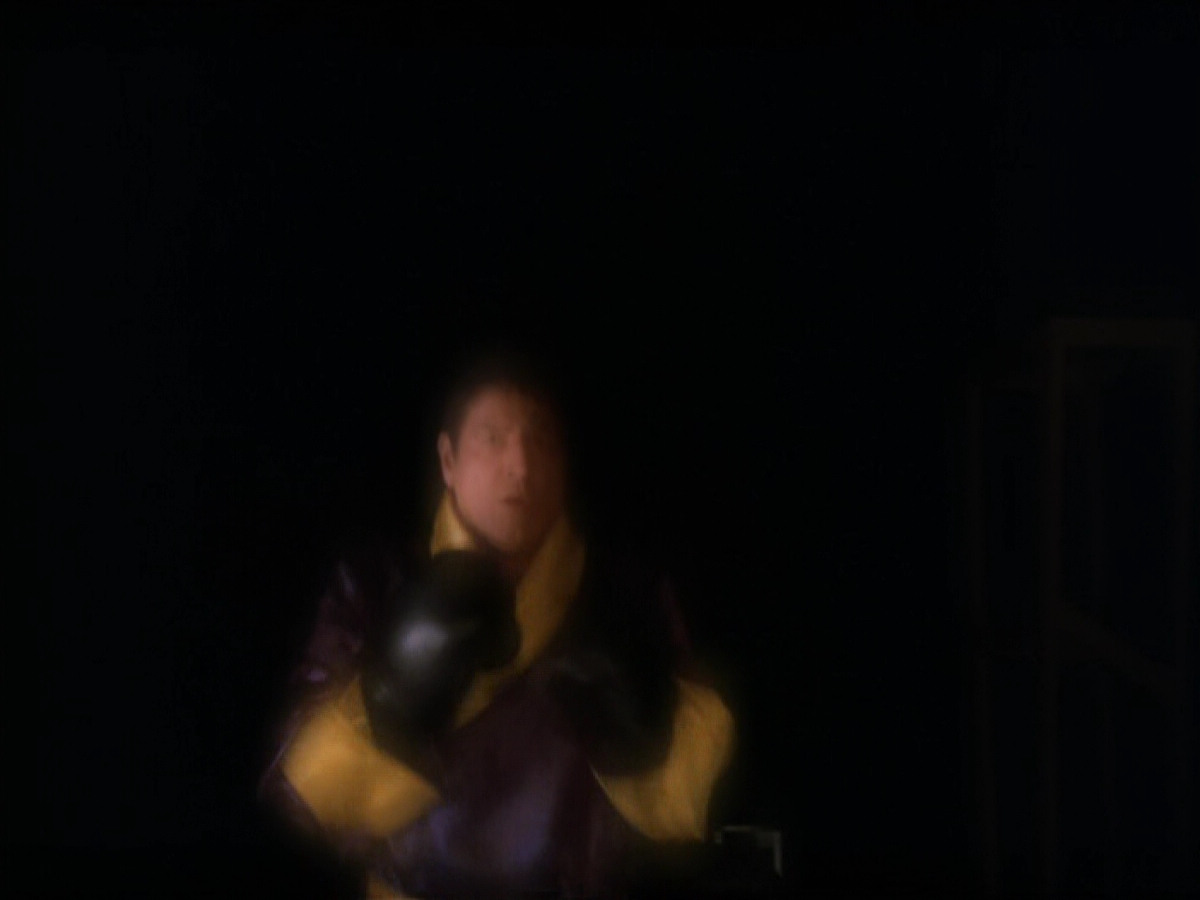 extant_StarTrek_VOY_5x19-TheFight_03280.jpg