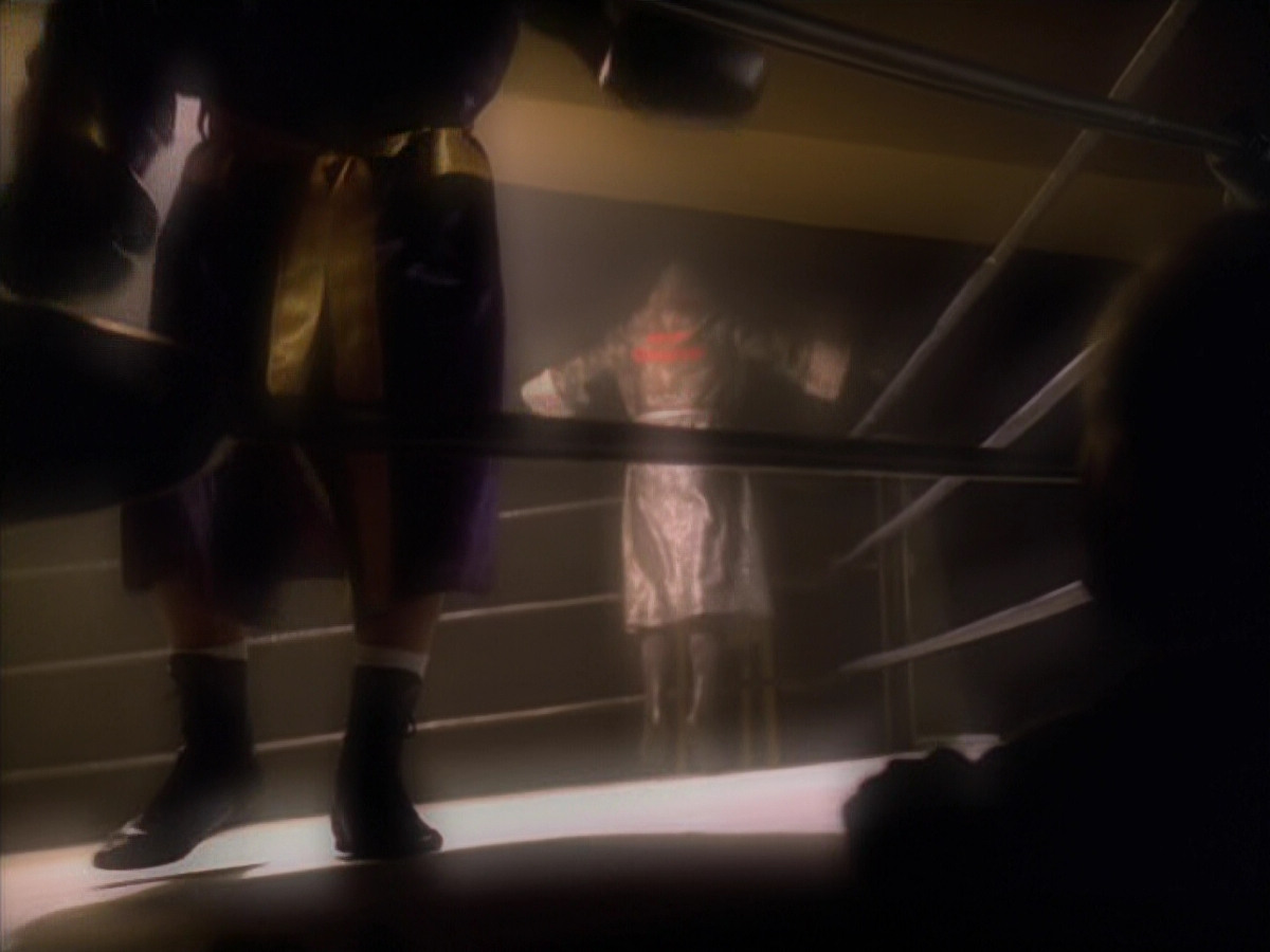 extant_StarTrek_VOY_5x19-TheFight_03291.jpg