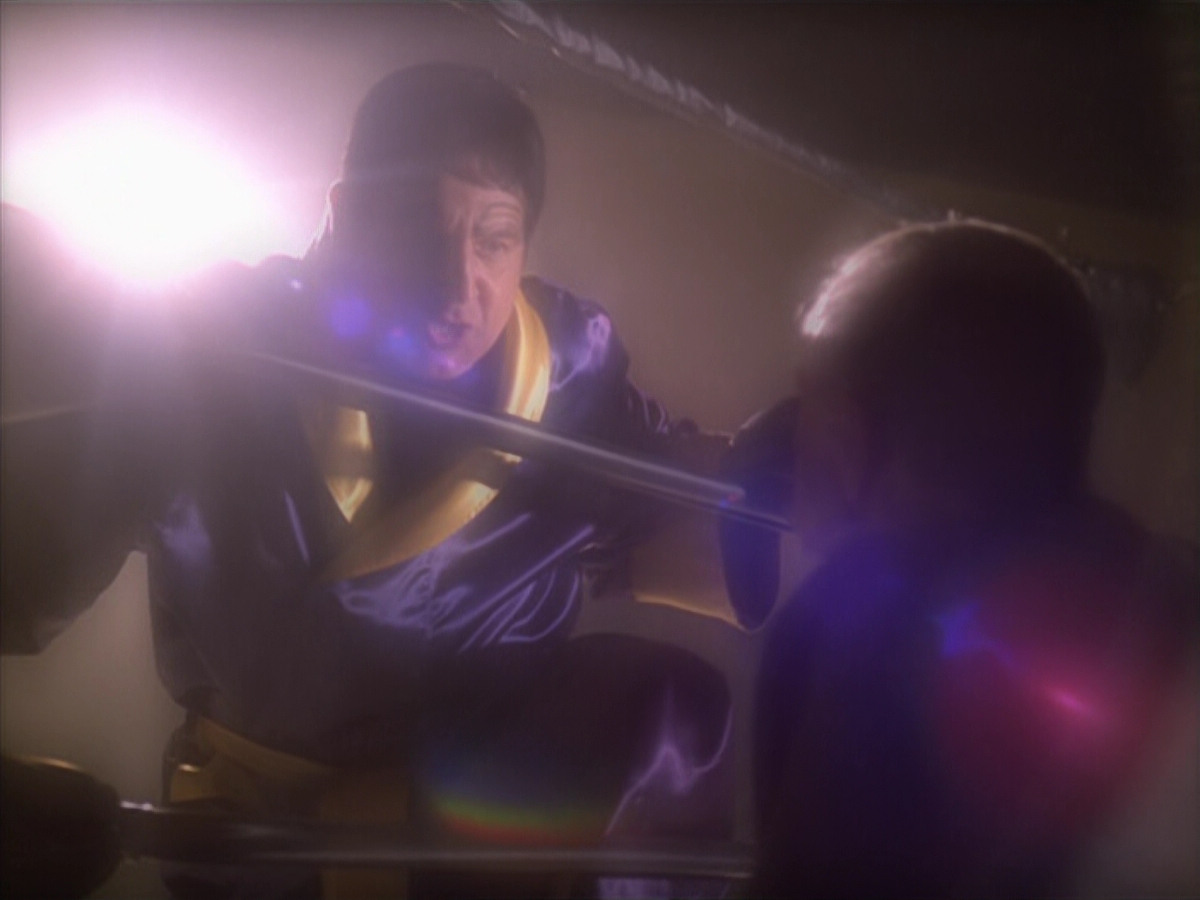 extant_StarTrek_VOY_5x19-TheFight_03296.jpg