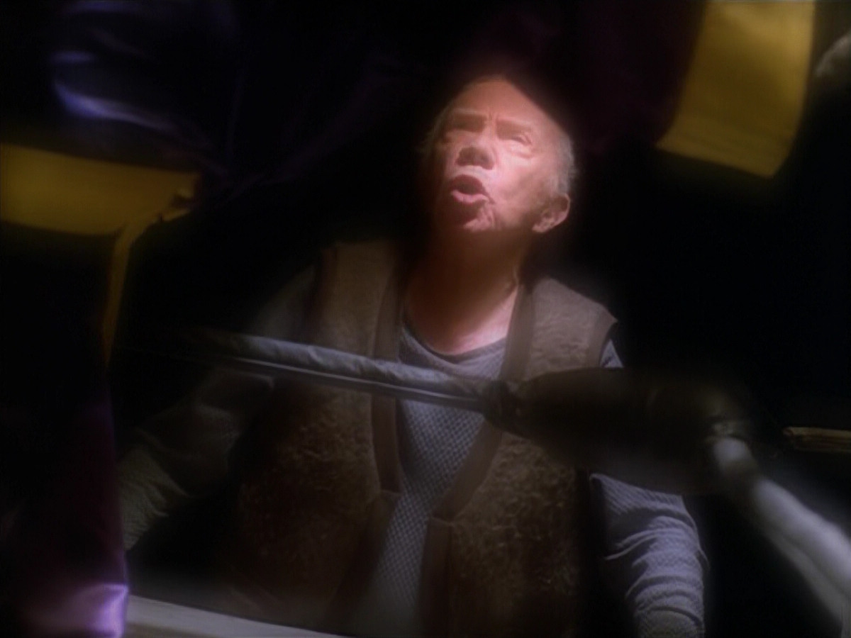 extant_StarTrek_VOY_5x19-TheFight_03298.jpg