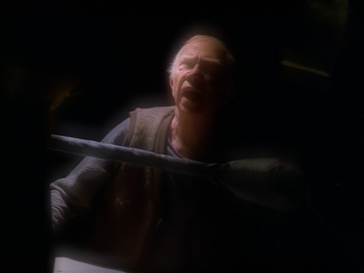 extant_StarTrek_VOY_5x19-TheFight_03300.jpg
