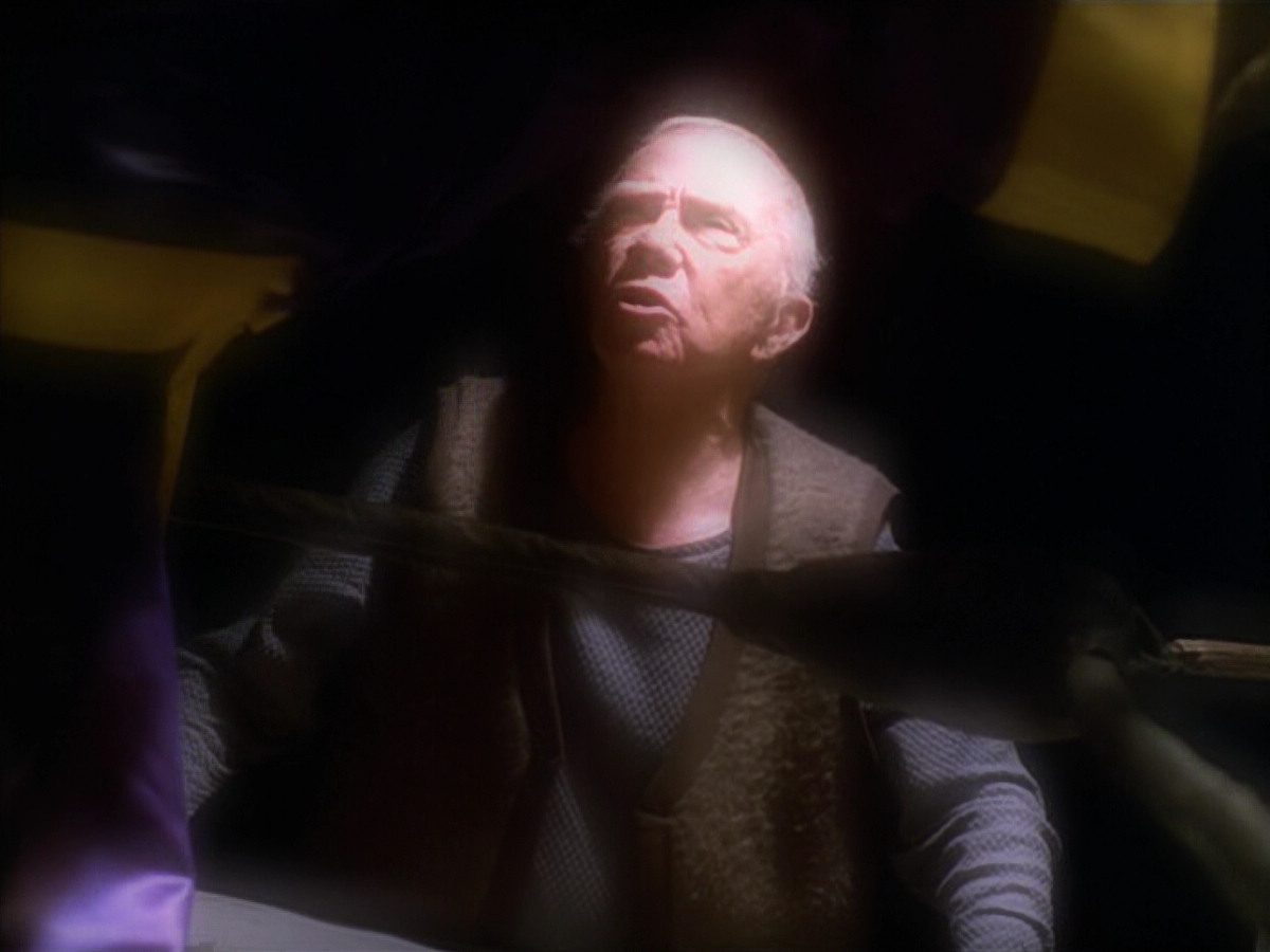 extant_StarTrek_VOY_5x19-TheFight_03301.jpg