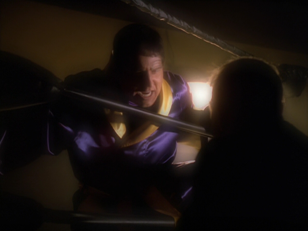 extant_StarTrek_VOY_5x19-TheFight_03307.jpg