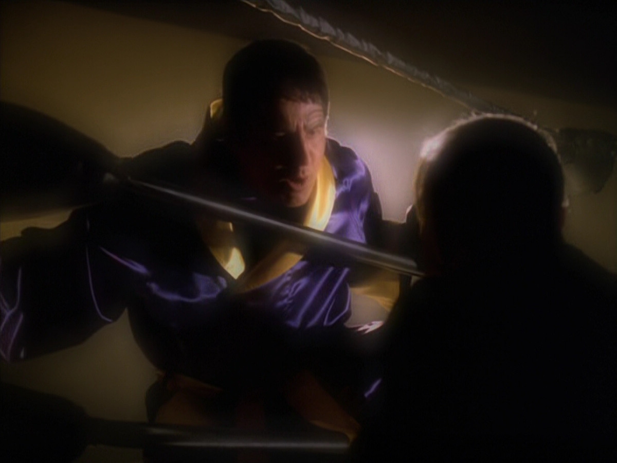 extant_StarTrek_VOY_5x19-TheFight_03308.jpg