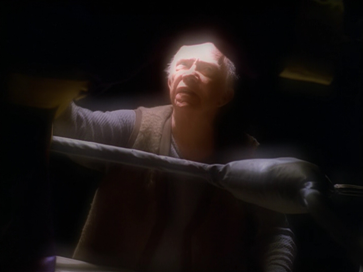 extant_StarTrek_VOY_5x19-TheFight_03312.jpg