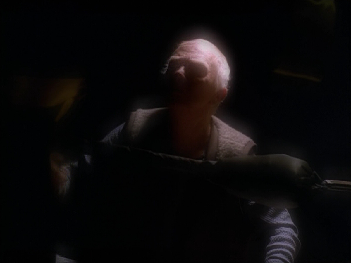 extant_StarTrek_VOY_5x19-TheFight_03318.jpg
