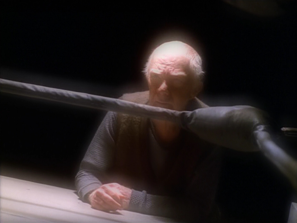extant_StarTrek_VOY_5x19-TheFight_03333.jpg