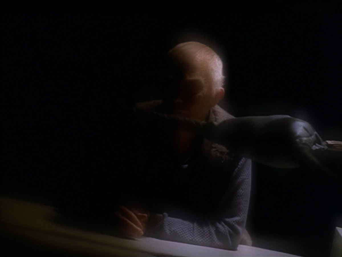extant_StarTrek_VOY_5x19-TheFight_03334.jpg