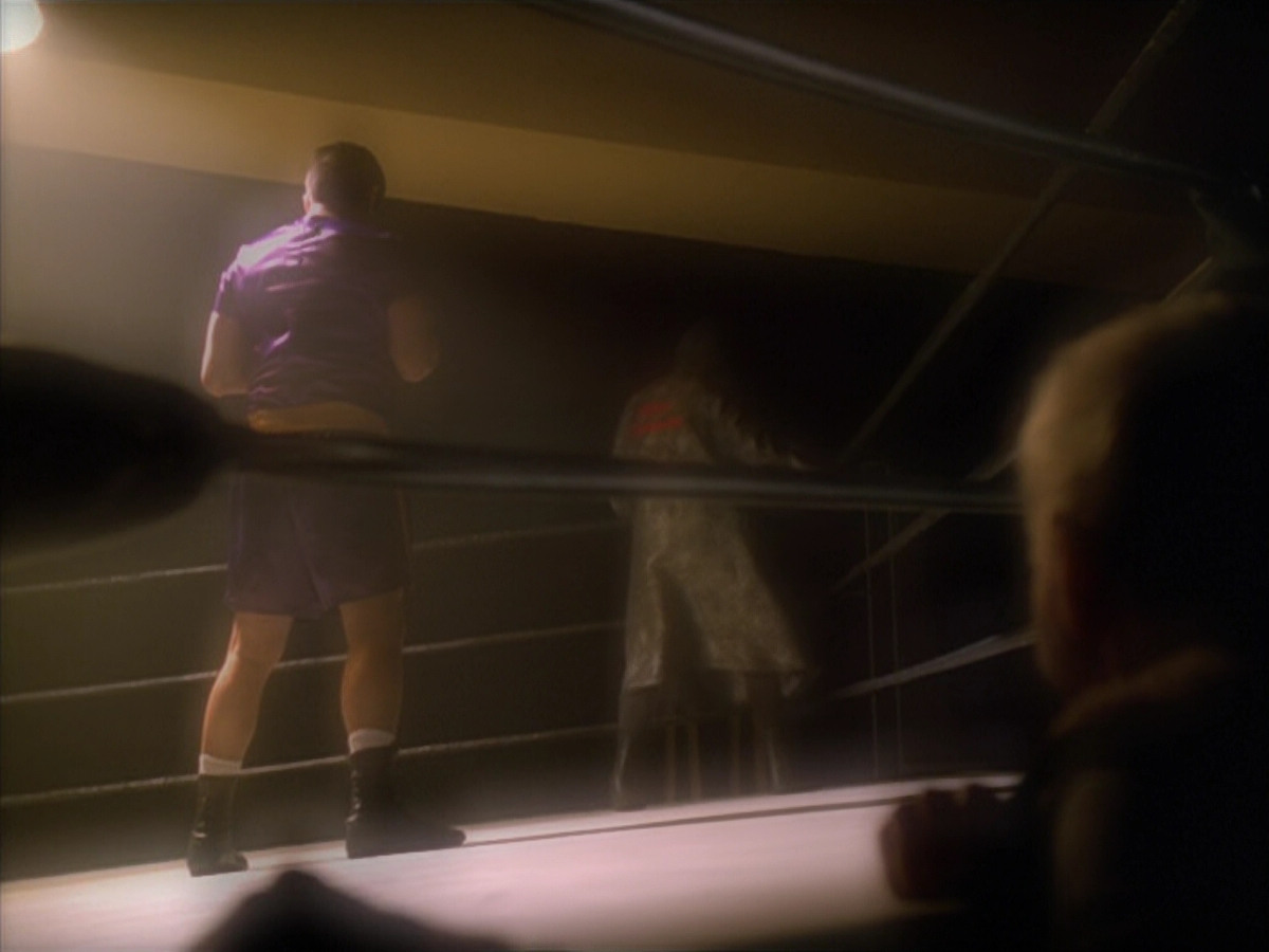 extant_StarTrek_VOY_5x19-TheFight_03336.jpg