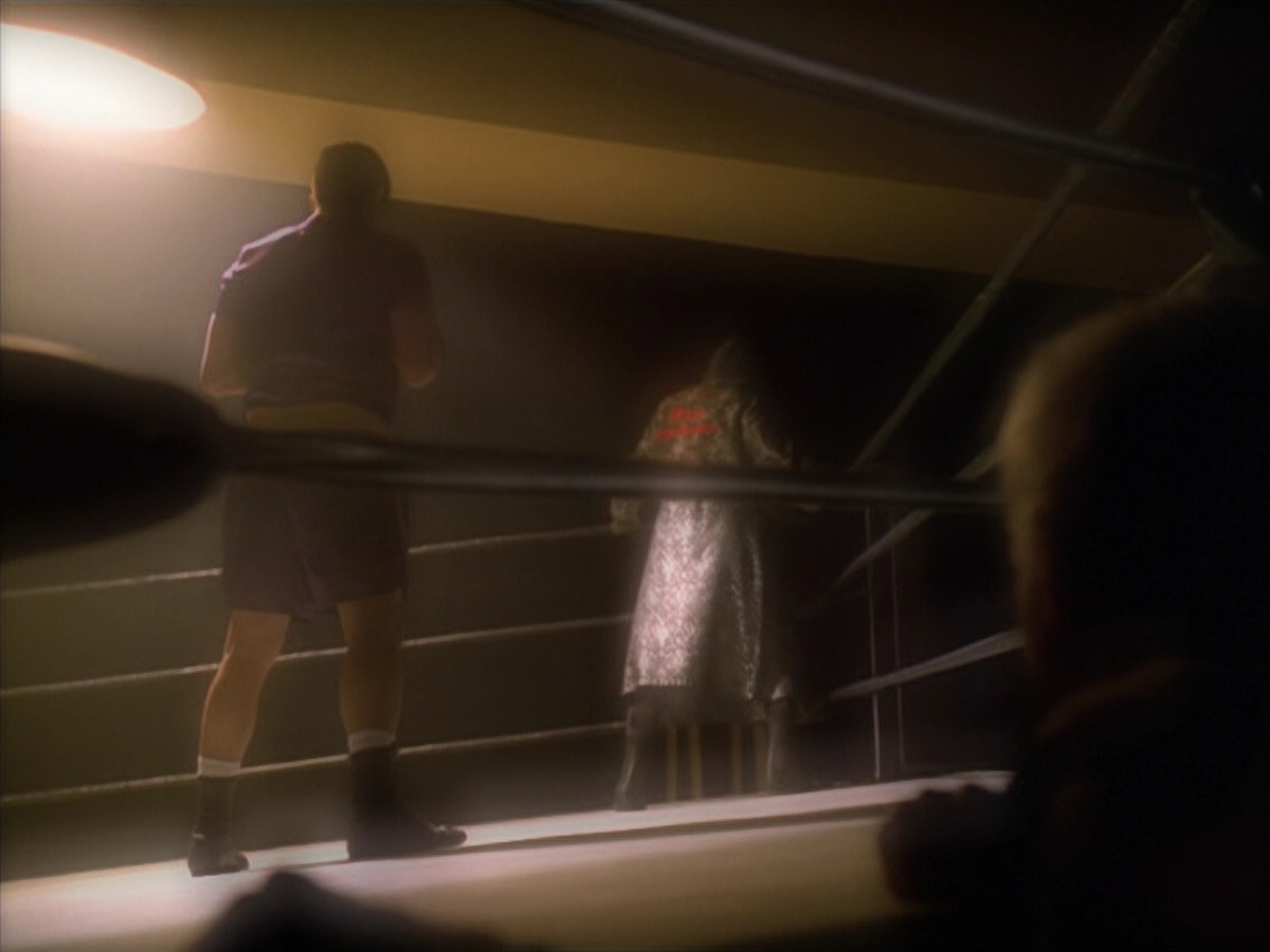 extant_StarTrek_VOY_5x19-TheFight_03337.jpg