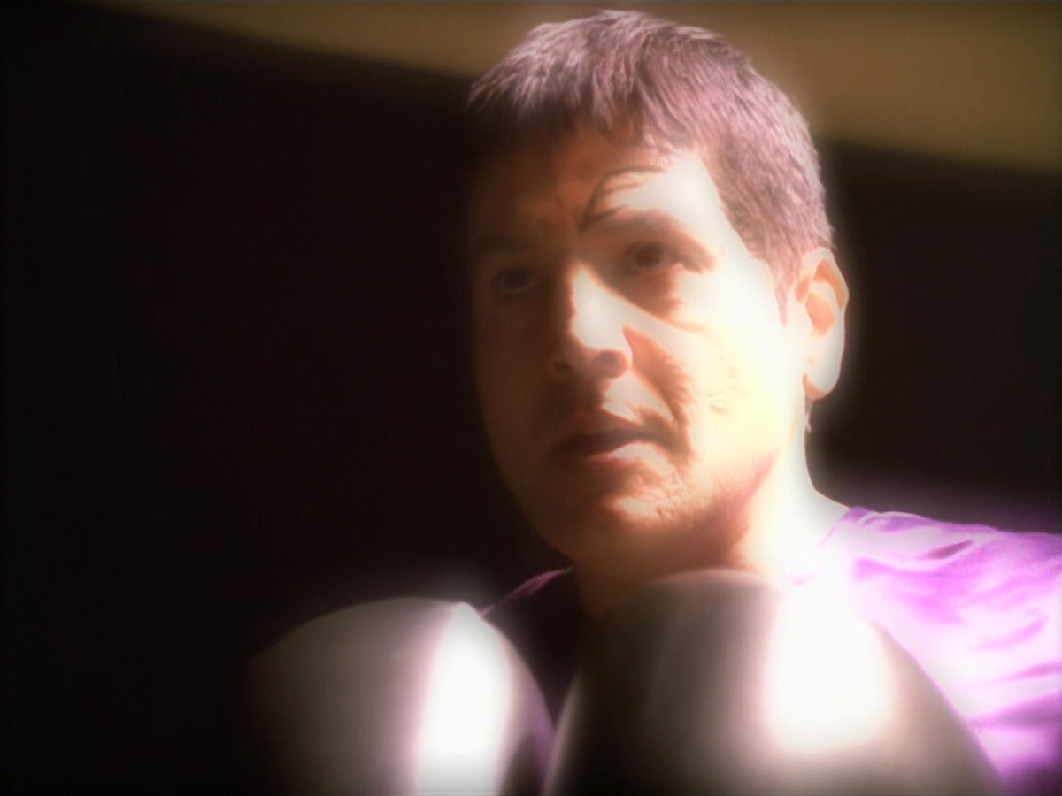 extant_StarTrek_VOY_5x19-TheFight_03342.jpg
