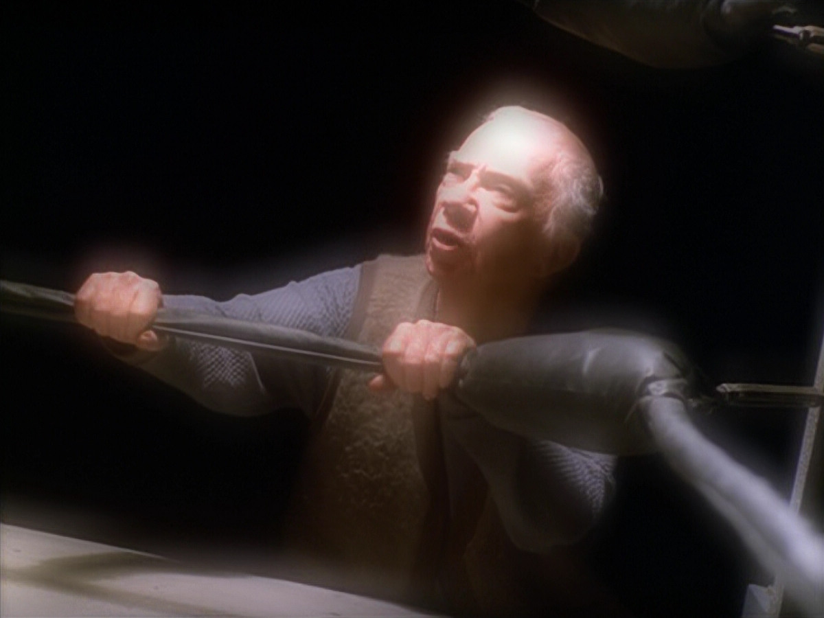extant_StarTrek_VOY_5x19-TheFight_03344.jpg