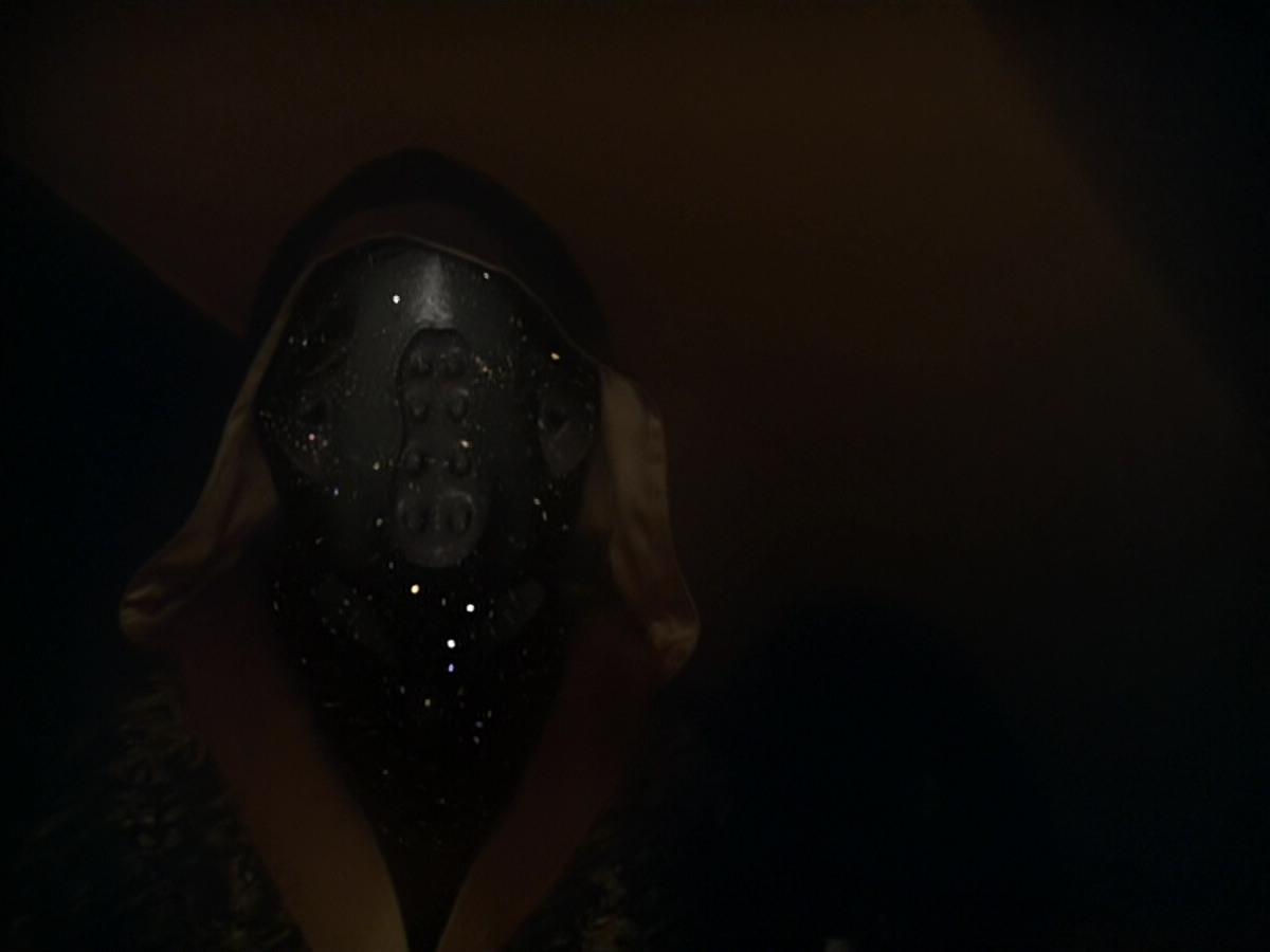extant_StarTrek_VOY_5x19-TheFight_03352.jpg