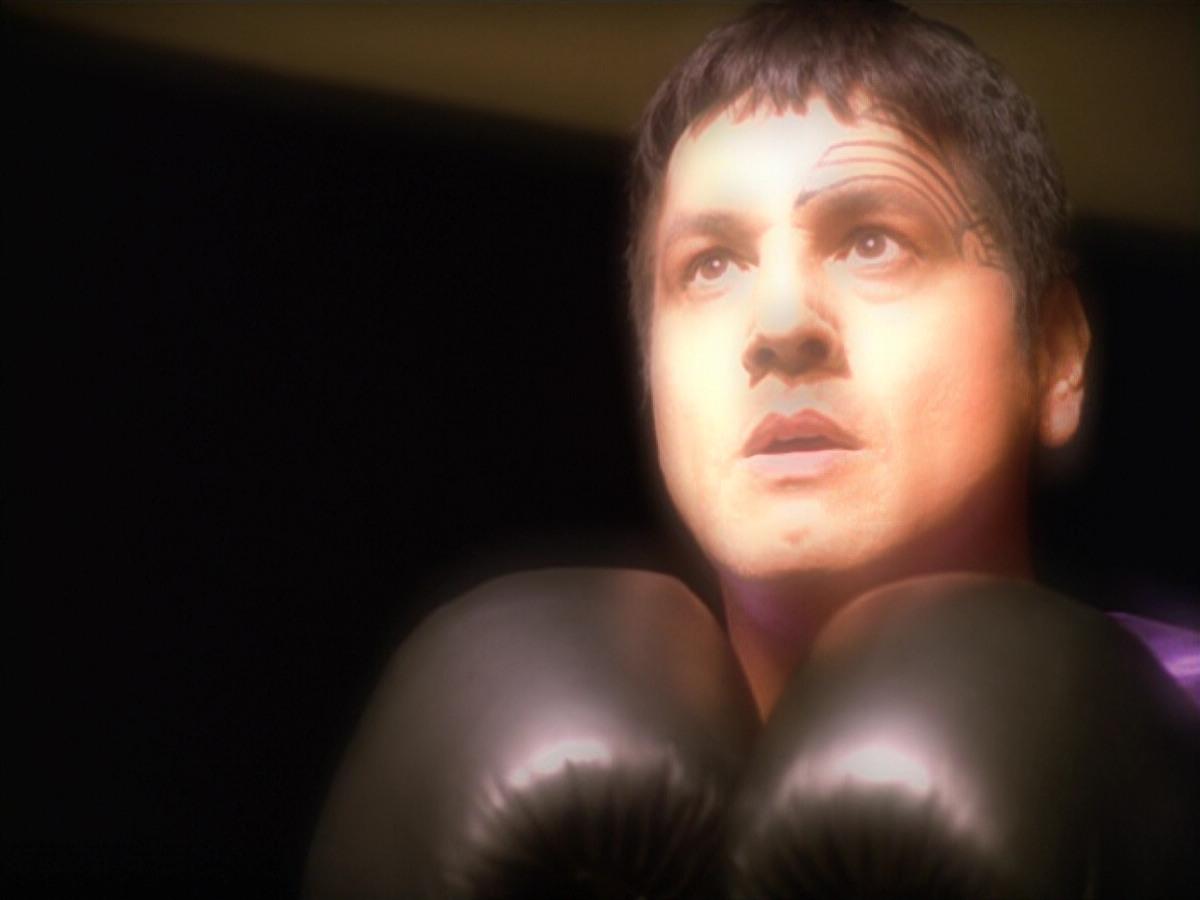 extant_StarTrek_VOY_5x19-TheFight_03353.jpg