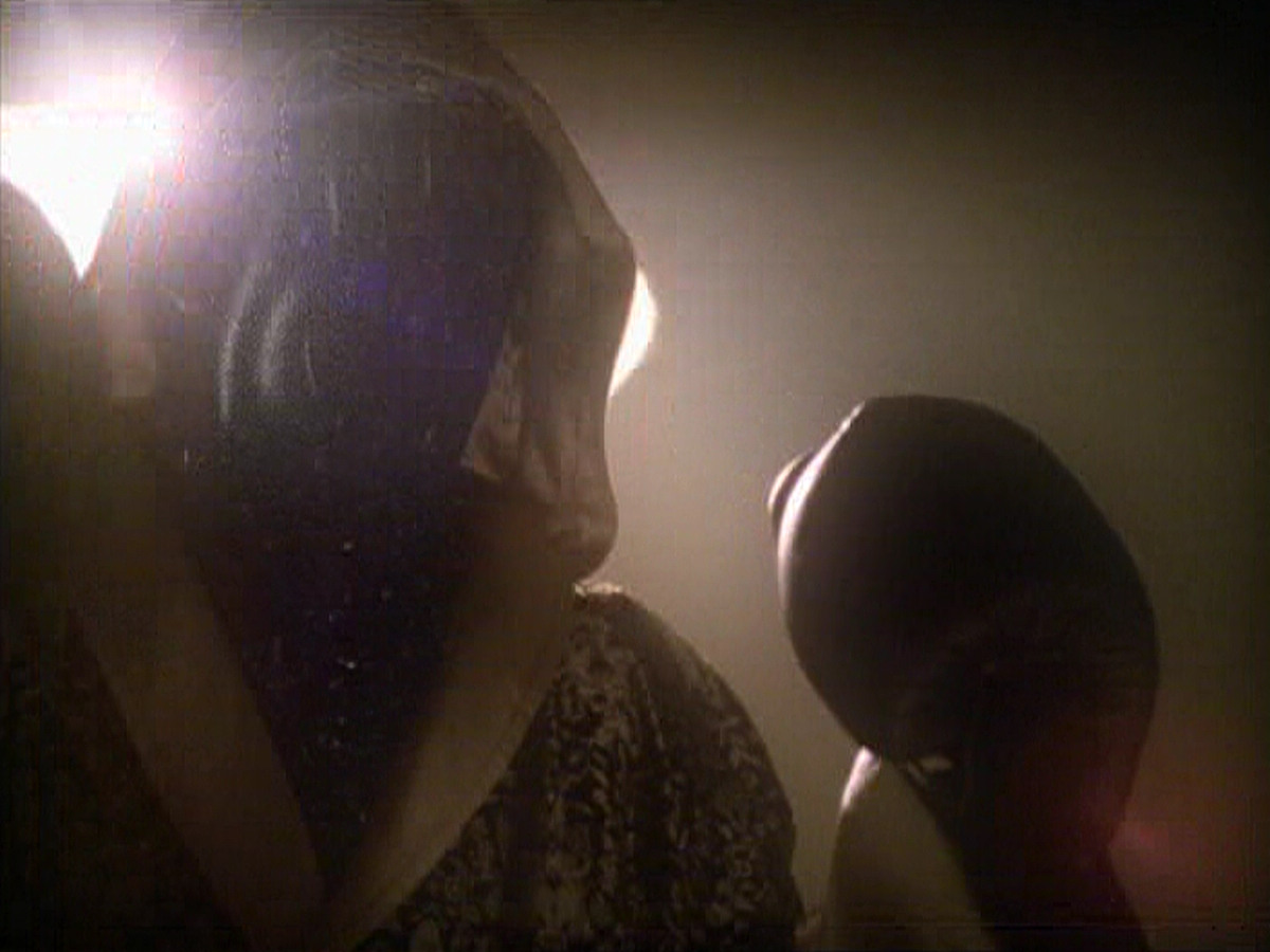 extant_StarTrek_VOY_5x19-TheFight_03359.jpg
