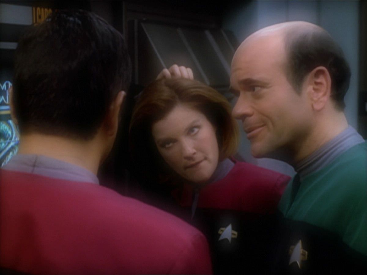 extant_StarTrek_VOY_5x19-TheFight_03362.jpg