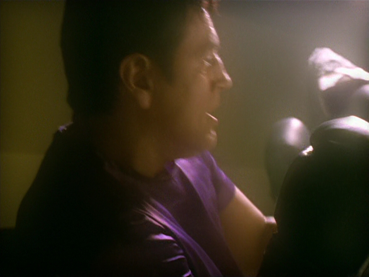 extant_StarTrek_VOY_5x19-TheFight_03396.jpg