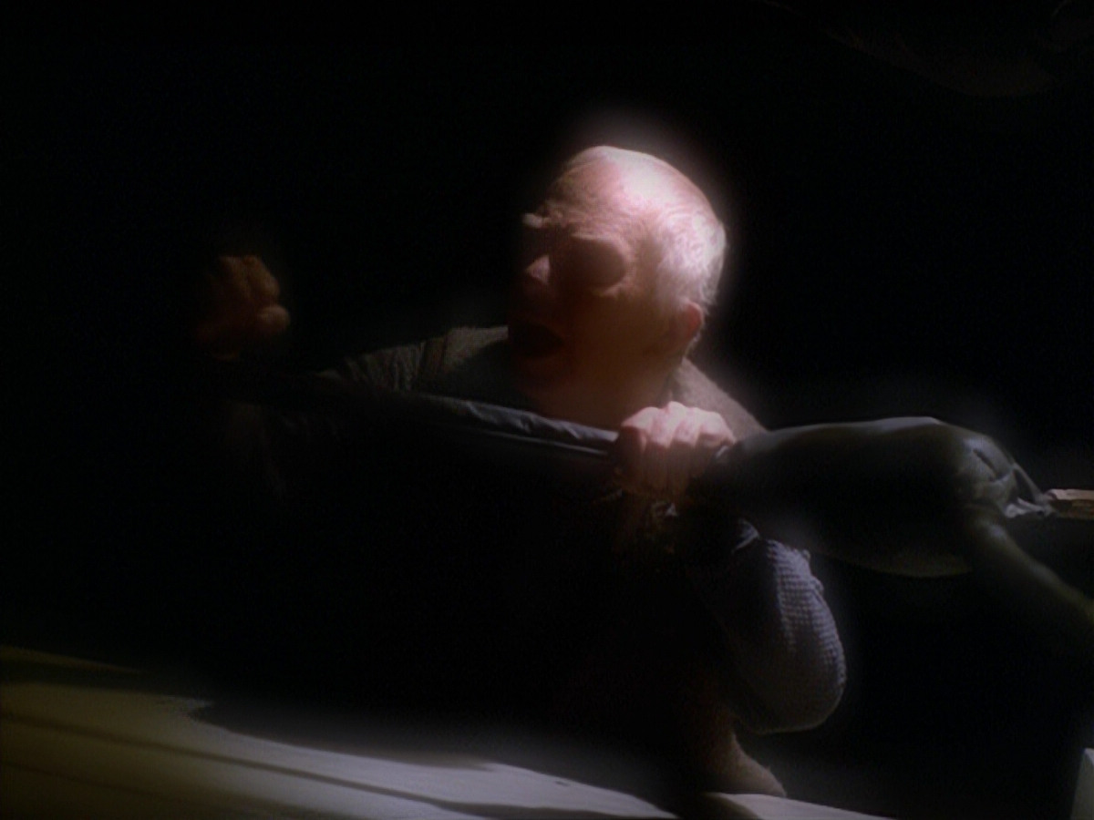 extant_StarTrek_VOY_5x19-TheFight_03397.jpg