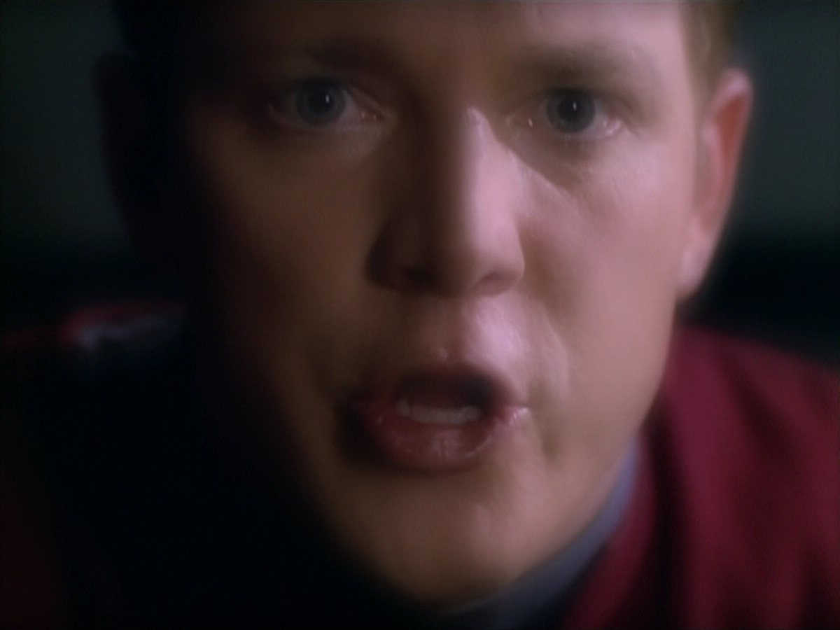 extant_StarTrek_VOY_5x19-TheFight_03401.jpg