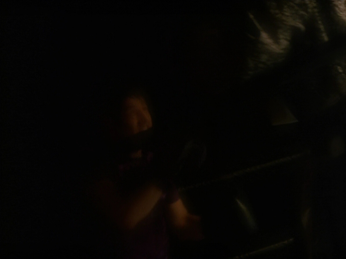 extant_StarTrek_VOY_5x19-TheFight_03410.jpg