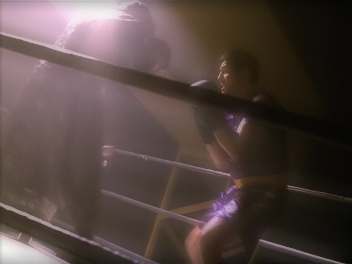 extant_StarTrek_VOY_5x19-TheFight_03422.jpg