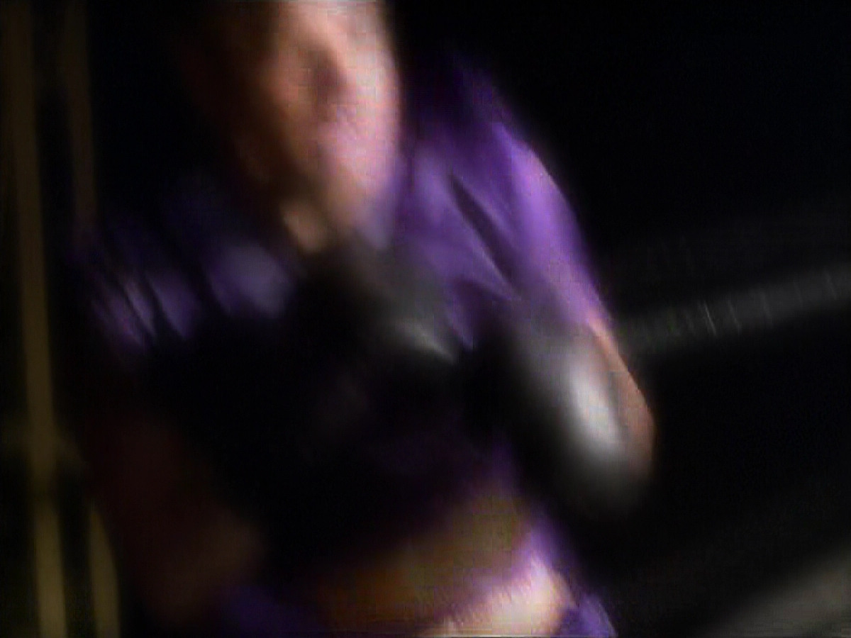 extant_StarTrek_VOY_5x19-TheFight_03437.jpg