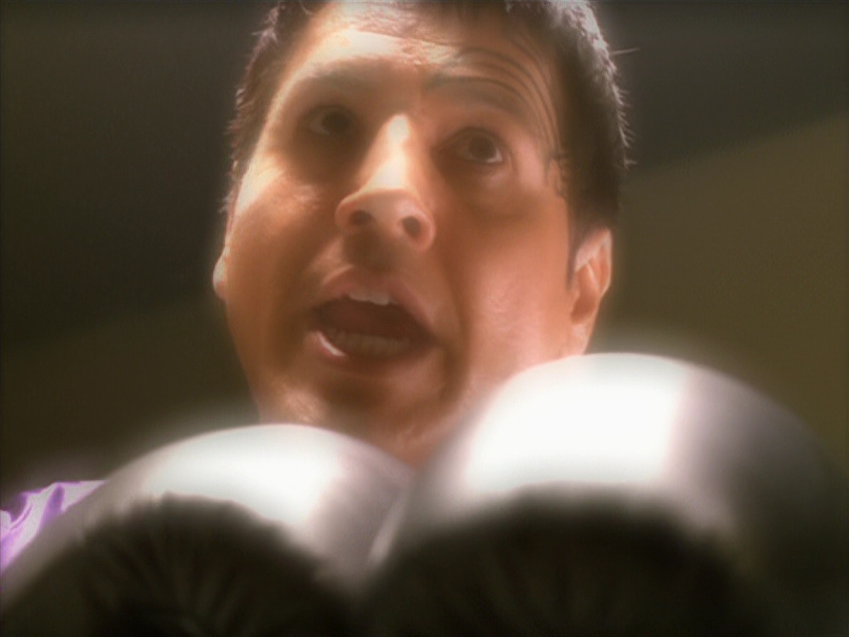 extant_StarTrek_VOY_5x19-TheFight_03448.jpg