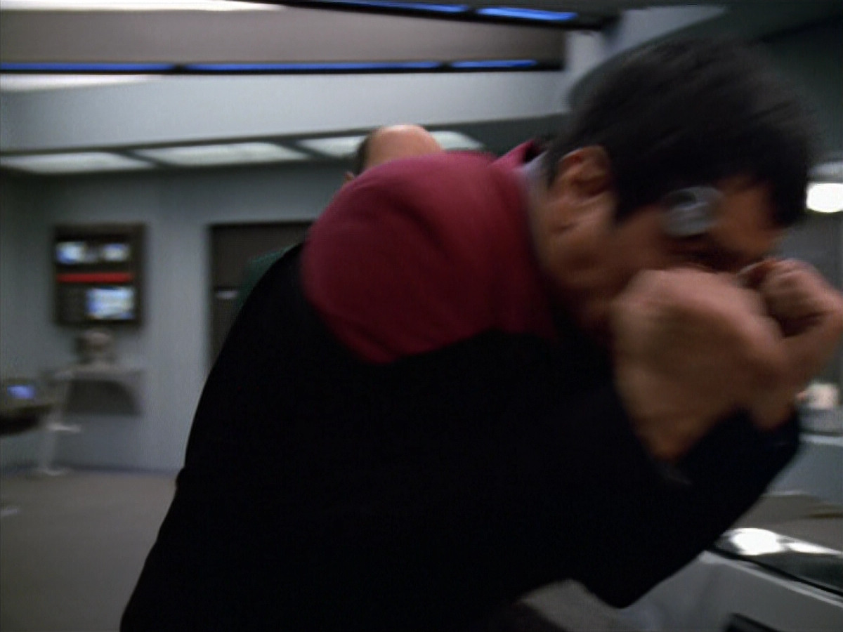 extant_StarTrek_VOY_5x19-TheFight_03452.jpg