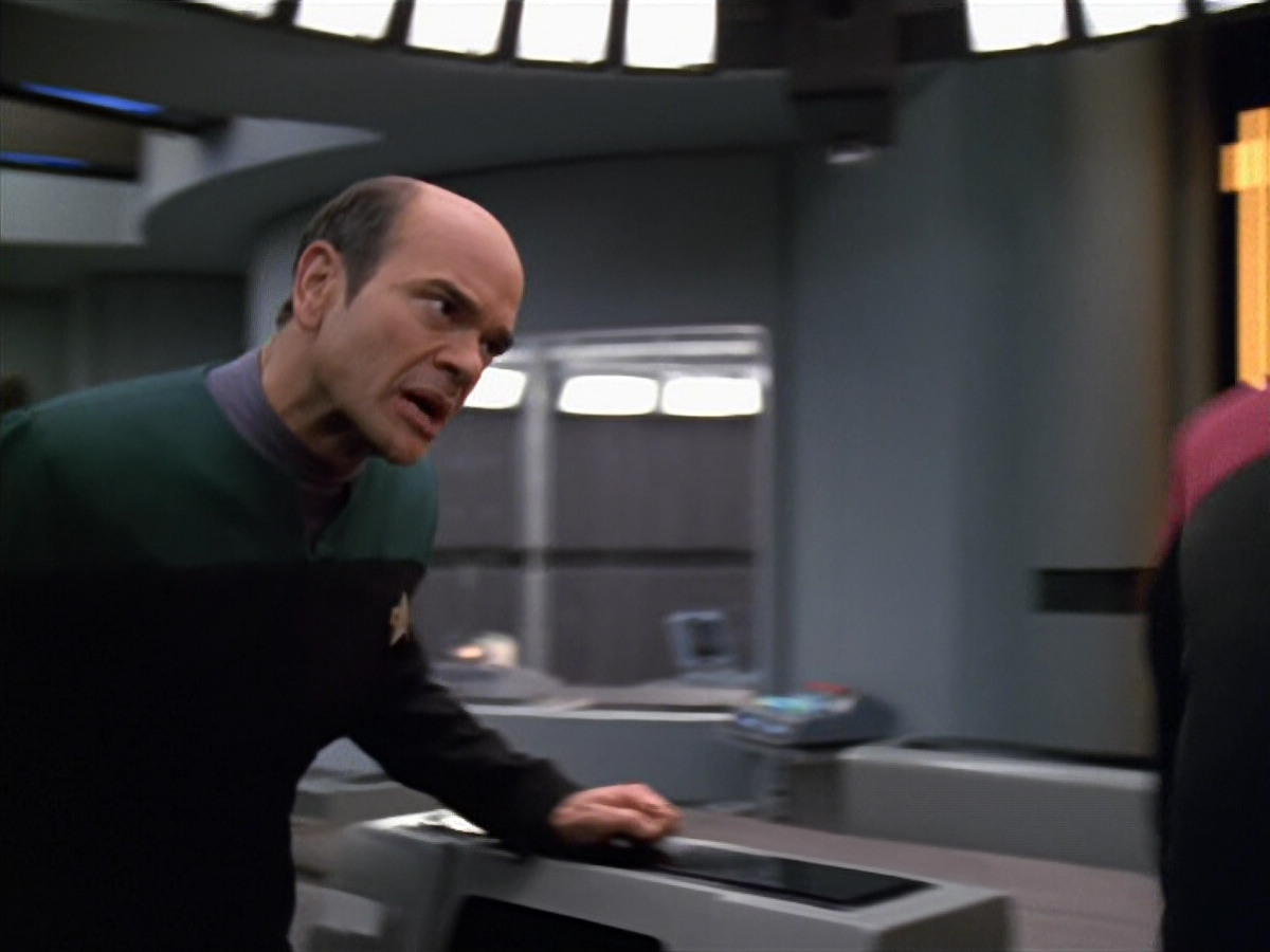 extant_StarTrek_VOY_5x19-TheFight_03453.jpg