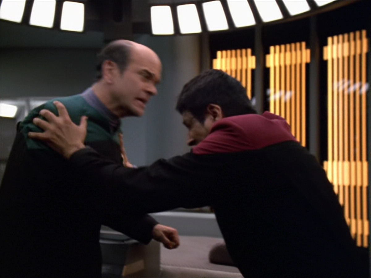 extant_StarTrek_VOY_5x19-TheFight_03454.jpg