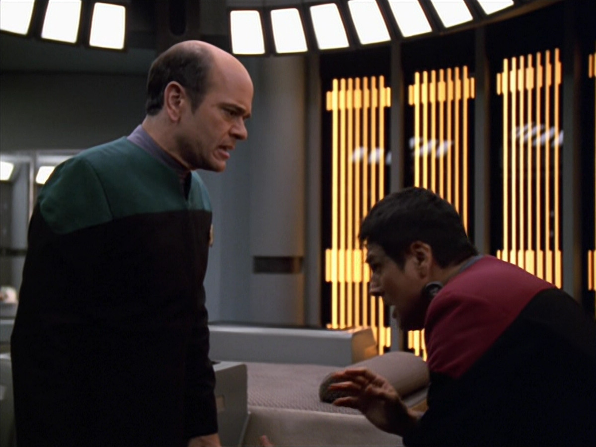 extant_StarTrek_VOY_5x19-TheFight_03459.jpg