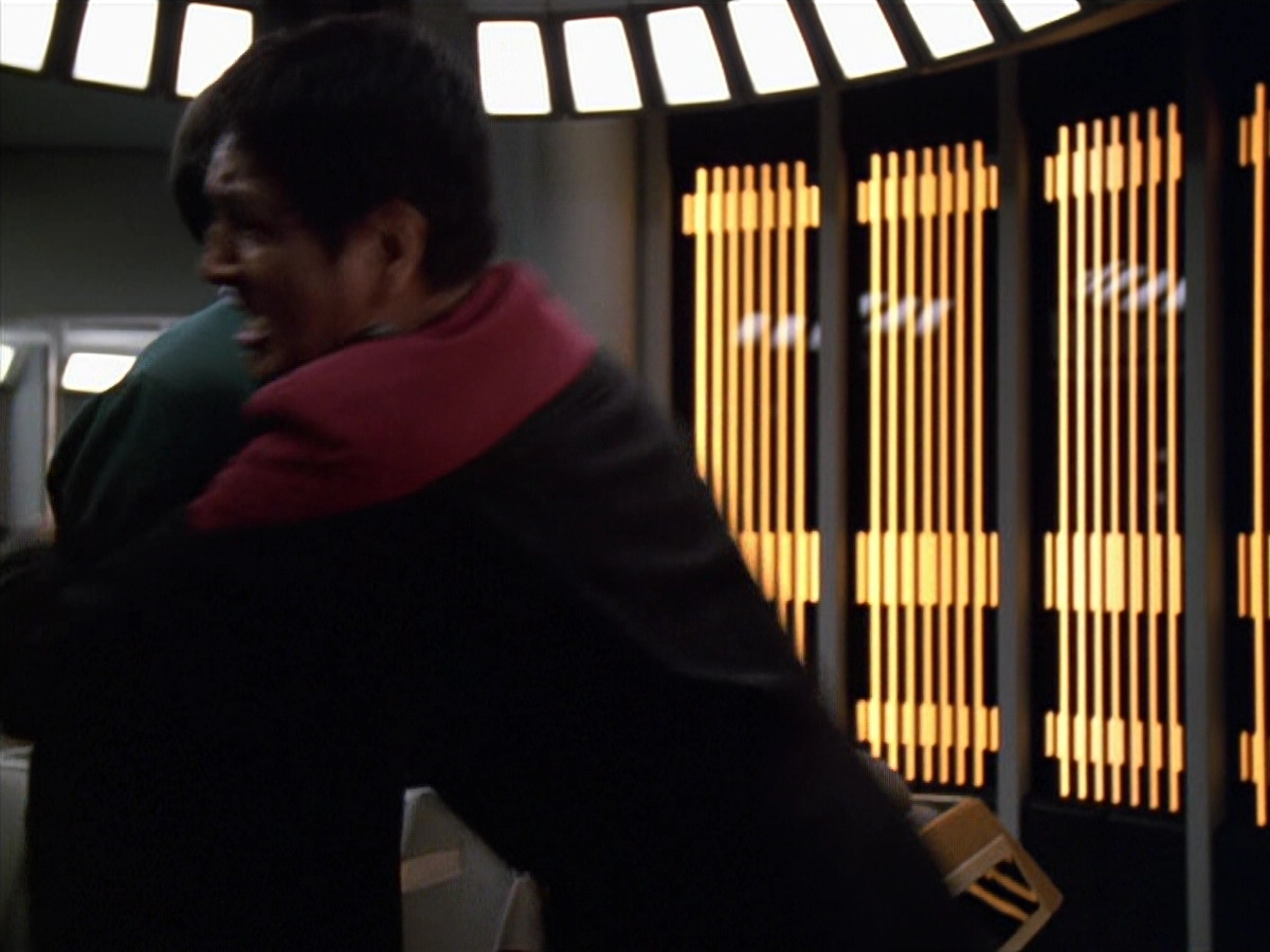 extant_StarTrek_VOY_5x19-TheFight_03461.jpg