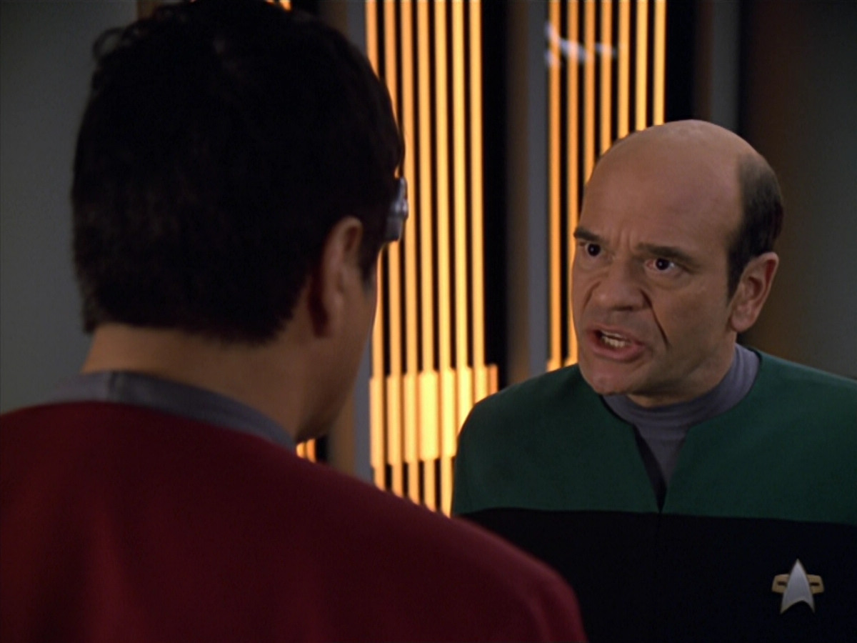 extant_StarTrek_VOY_5x19-TheFight_03480.jpg