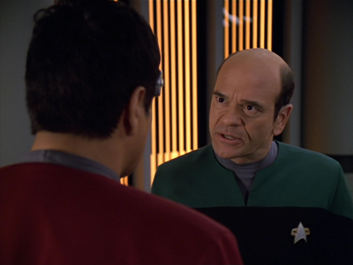 extant_StarTrek_VOY_5x19-TheFight_03482.jpg