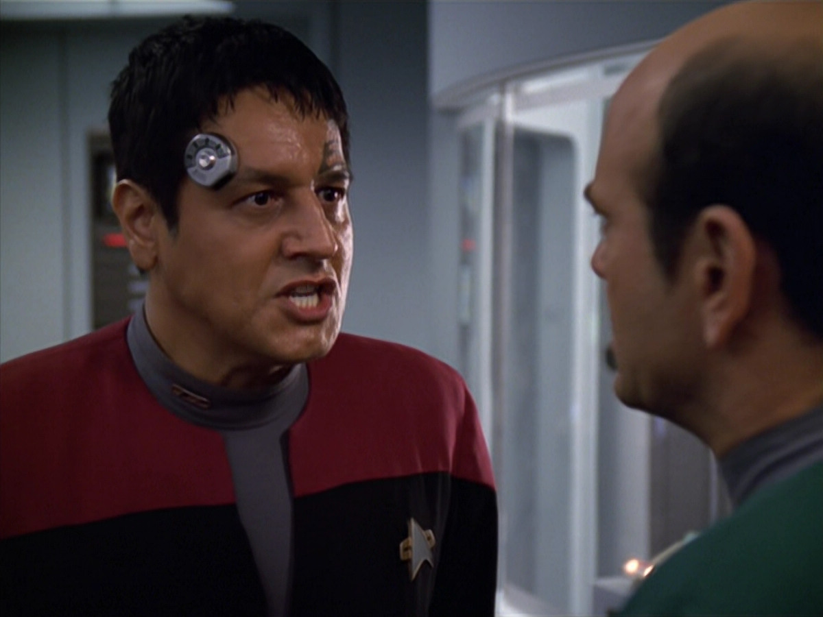 extant_StarTrek_VOY_5x19-TheFight_03489.jpg
