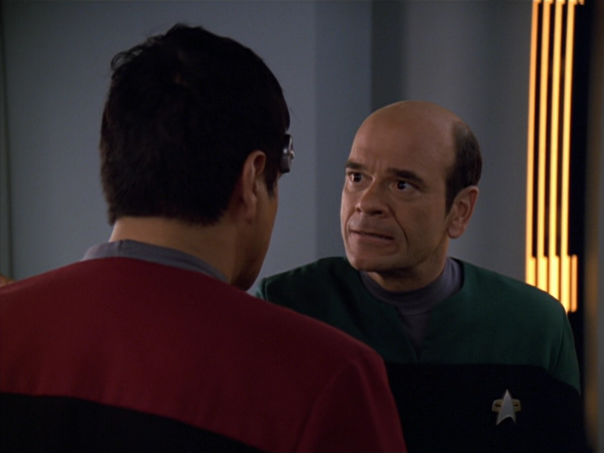 extant_StarTrek_VOY_5x19-TheFight_03498.jpg