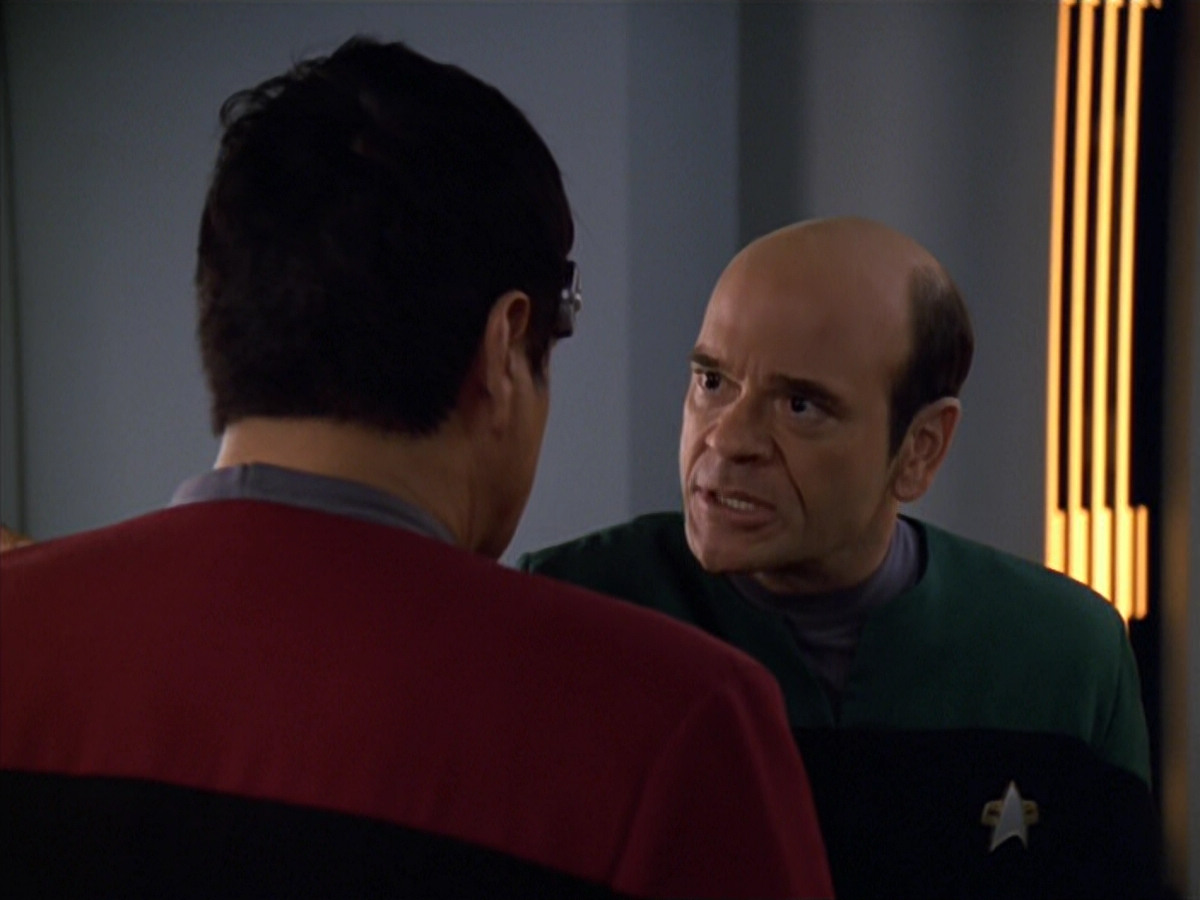 extant_StarTrek_VOY_5x19-TheFight_03499.jpg