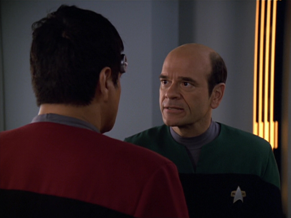 extant_StarTrek_VOY_5x19-TheFight_03511.jpg