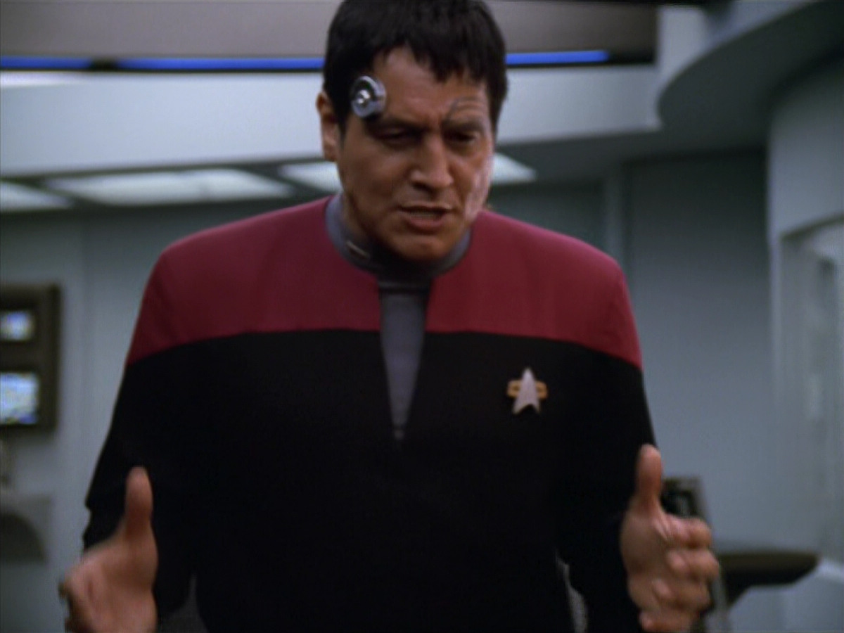 extant_StarTrek_VOY_5x19-TheFight_03516.jpg