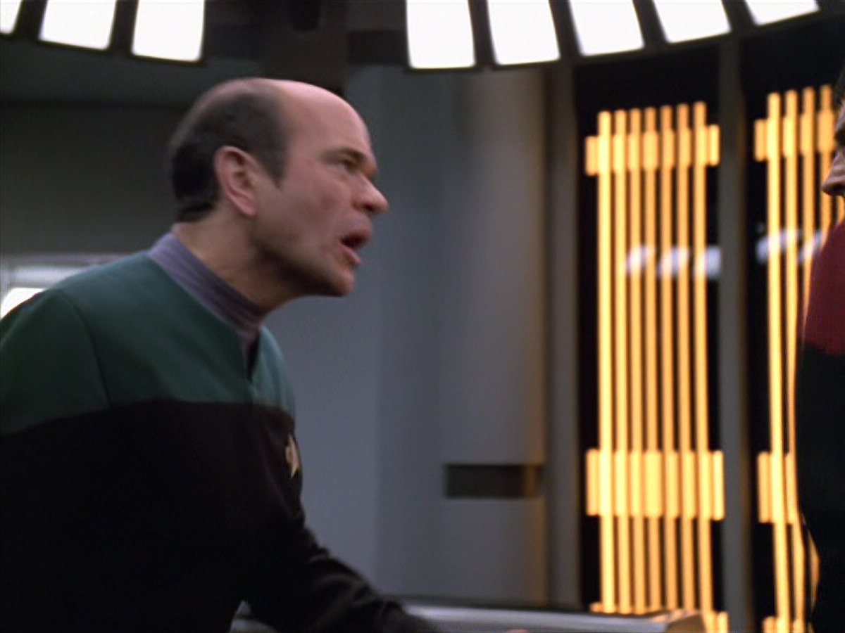 extant_StarTrek_VOY_5x19-TheFight_03519.jpg