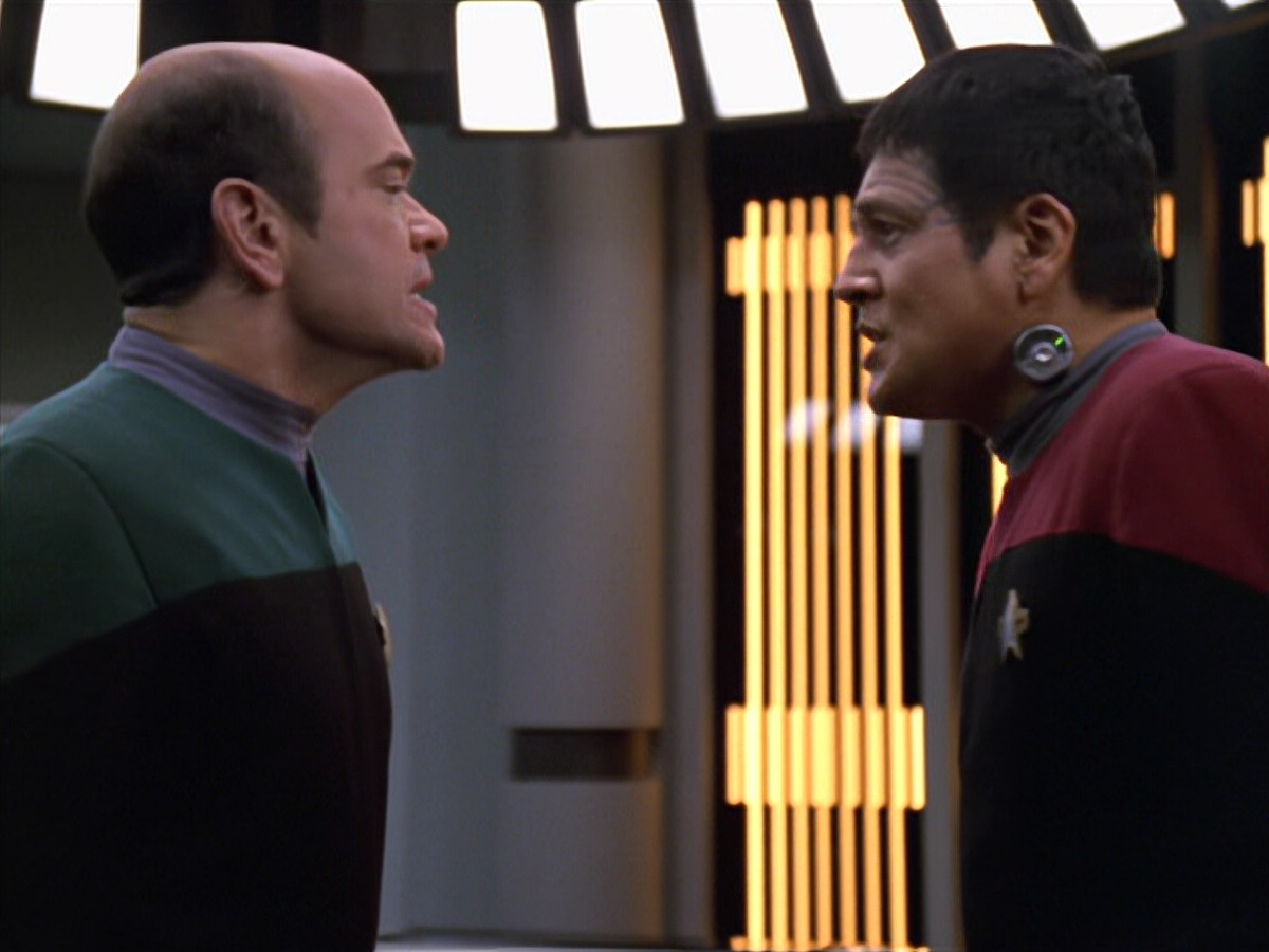 extant_StarTrek_VOY_5x19-TheFight_03521.jpg